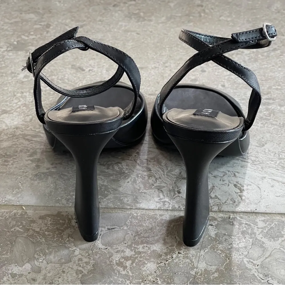 Bloomingdale’s AQUA Jett Ankle Strap High Heel Sandals Black, Size 10 NEW in Box Black - Image 6