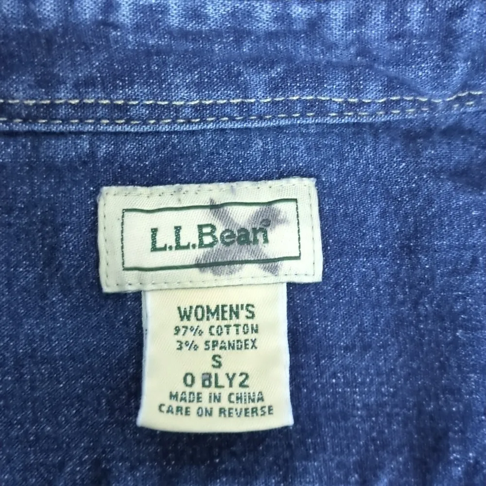 L.L.Bean Ladies'  Stretch Denim Button Down Collared Shirt Small - Image 5
