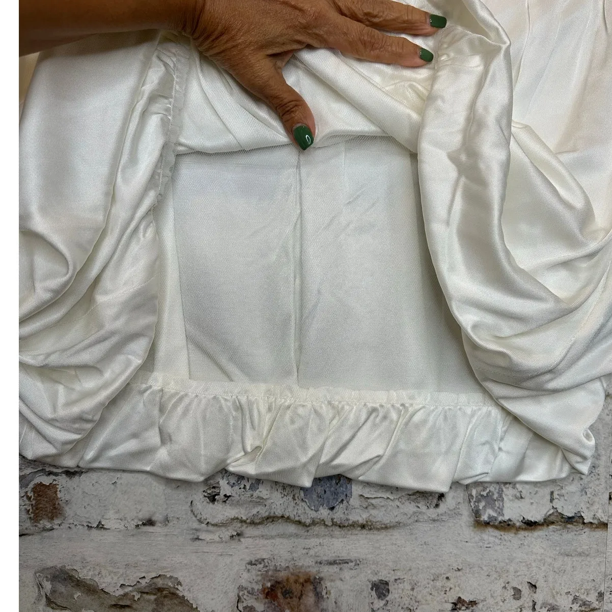 Maurice Malone 100% satin trim puff skirt size Medium New with tags super rare! White - Image 6