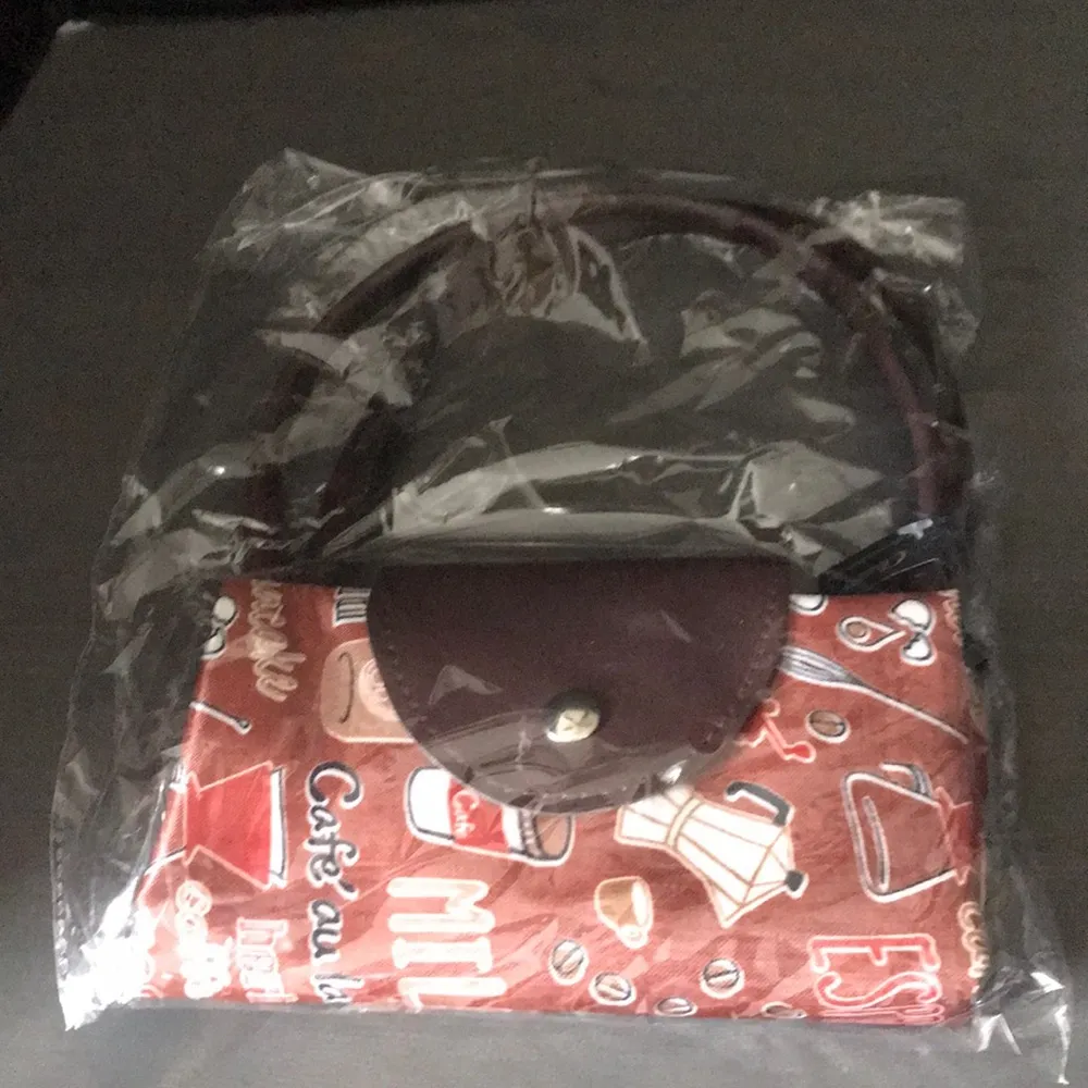 Beautiful Folding Handbag/Tote - Image 2