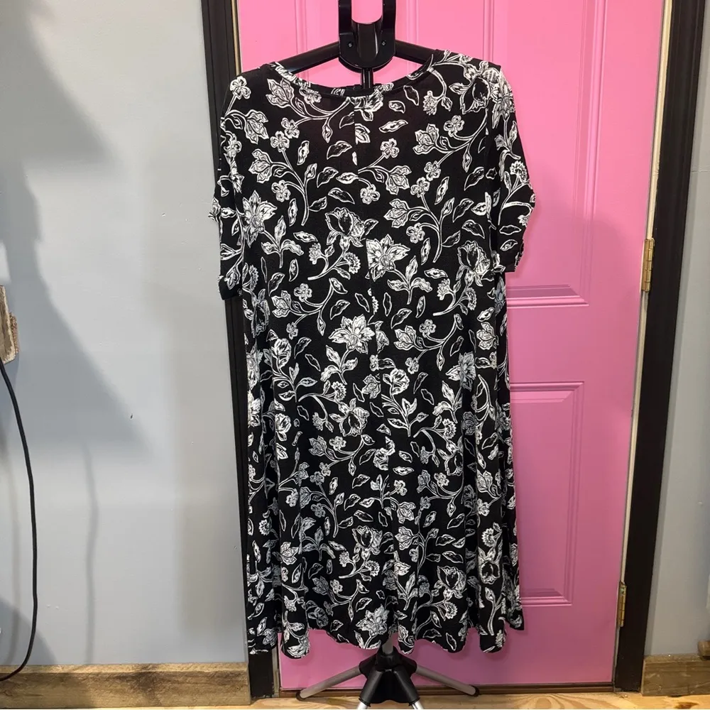 Joie ‎ Black and White Midi Dress - Image 3