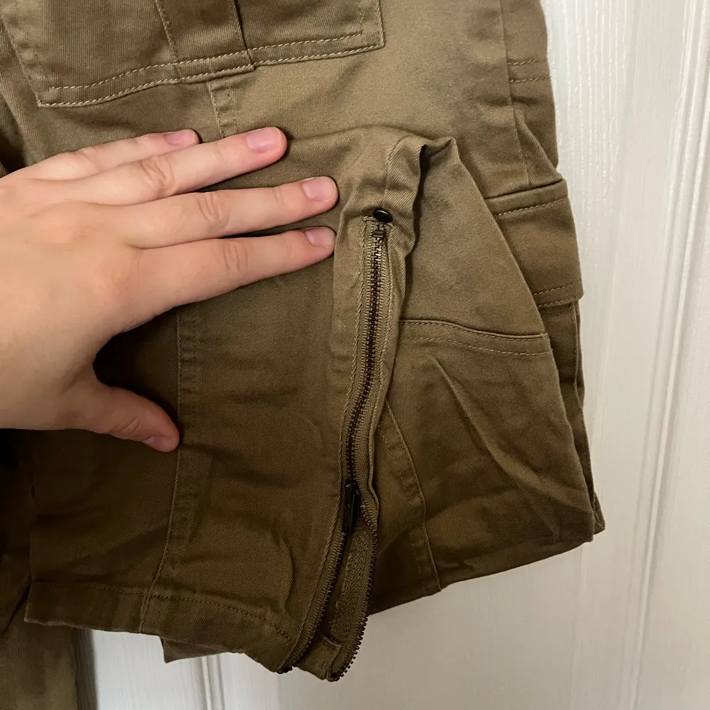 Orvis Khaki Skinny Cargo Pants - Image 4