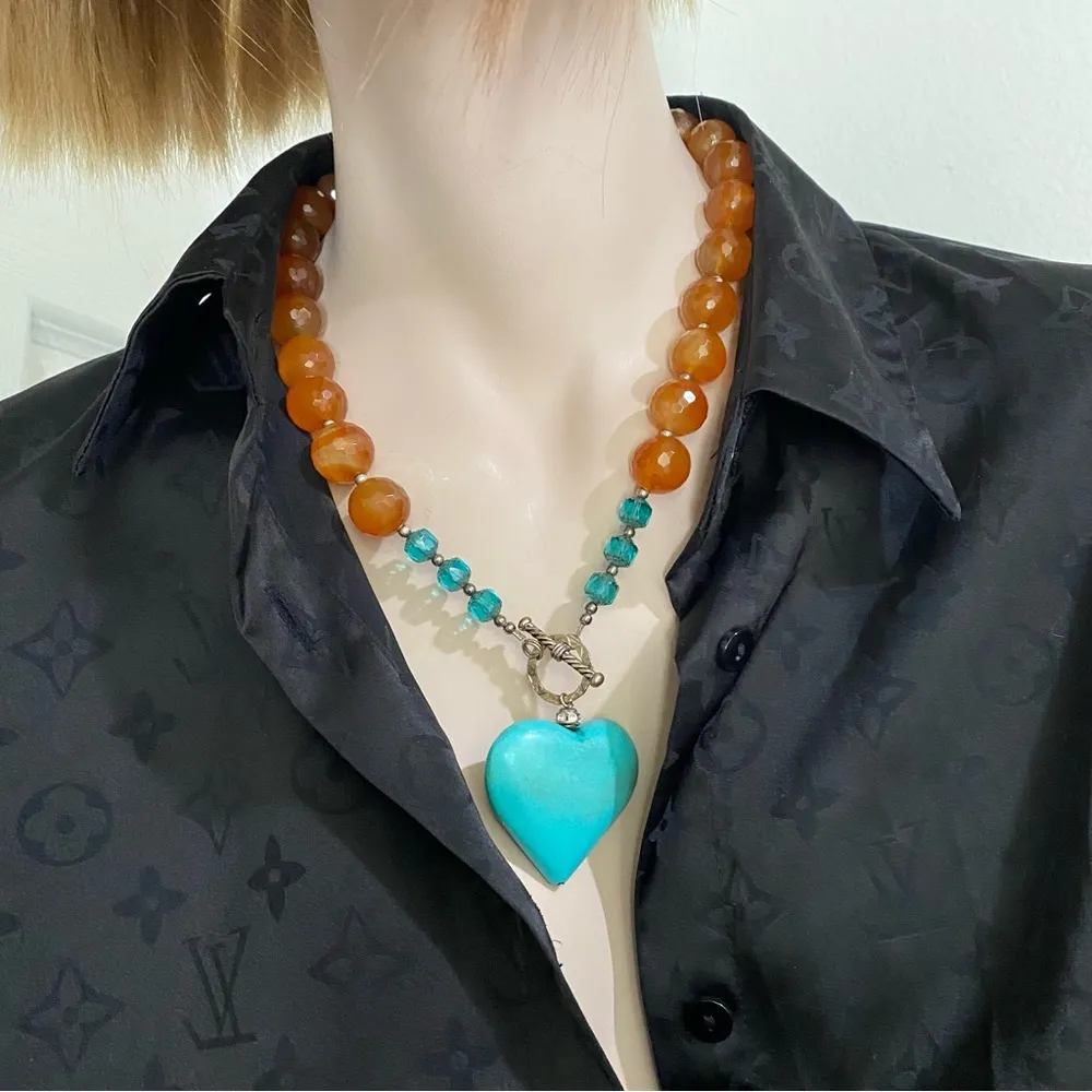 Handmade Agate Stone Crystal Faux Turquoise Heart Pendant Toggle Chunky Necklace - Image 3