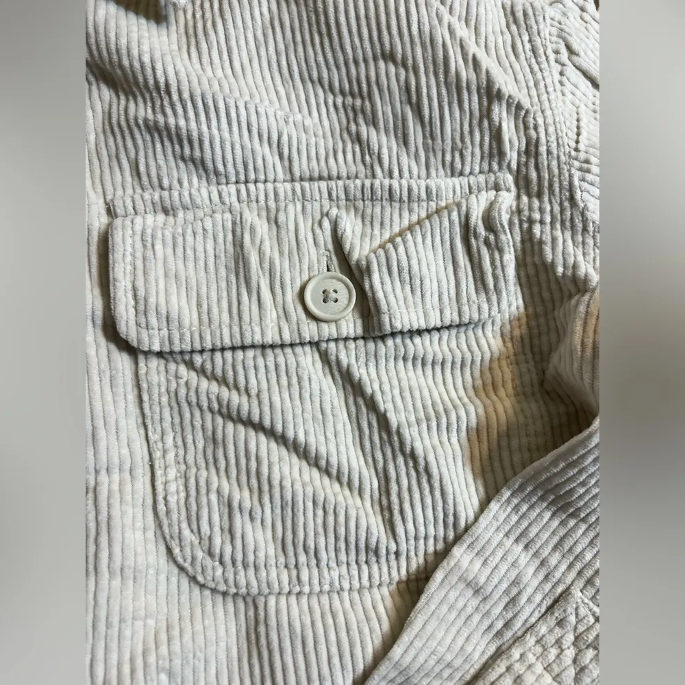 Corduroy American Eagle Button-Up Shirt Cream with front pockets, great buttons - Image 5