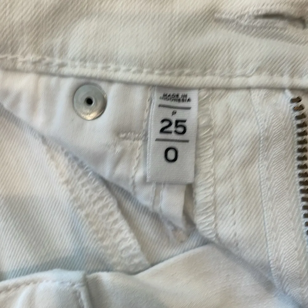 LOFT Petite White Rolled Denim Shorts - Size 0P - Image 7