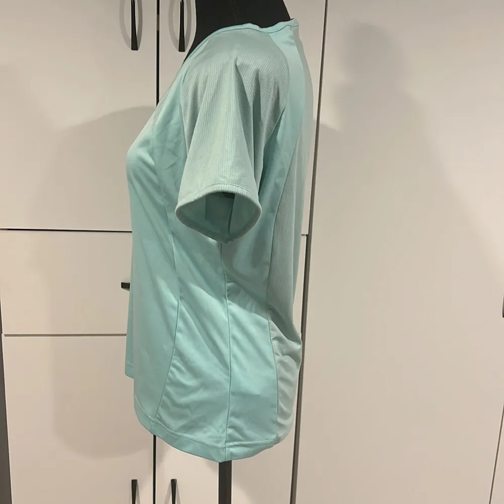 Adidas T-shirt . Size‎ M - Image 3