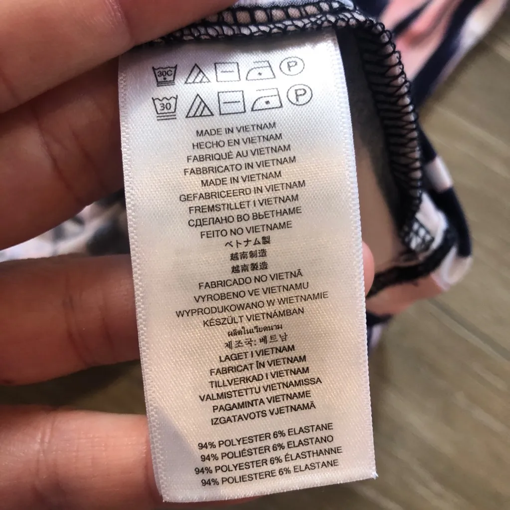 Michael Kors Womens Sleeveless High Neck Blouse Size Large Pink Navy Ikat Print - Image 6