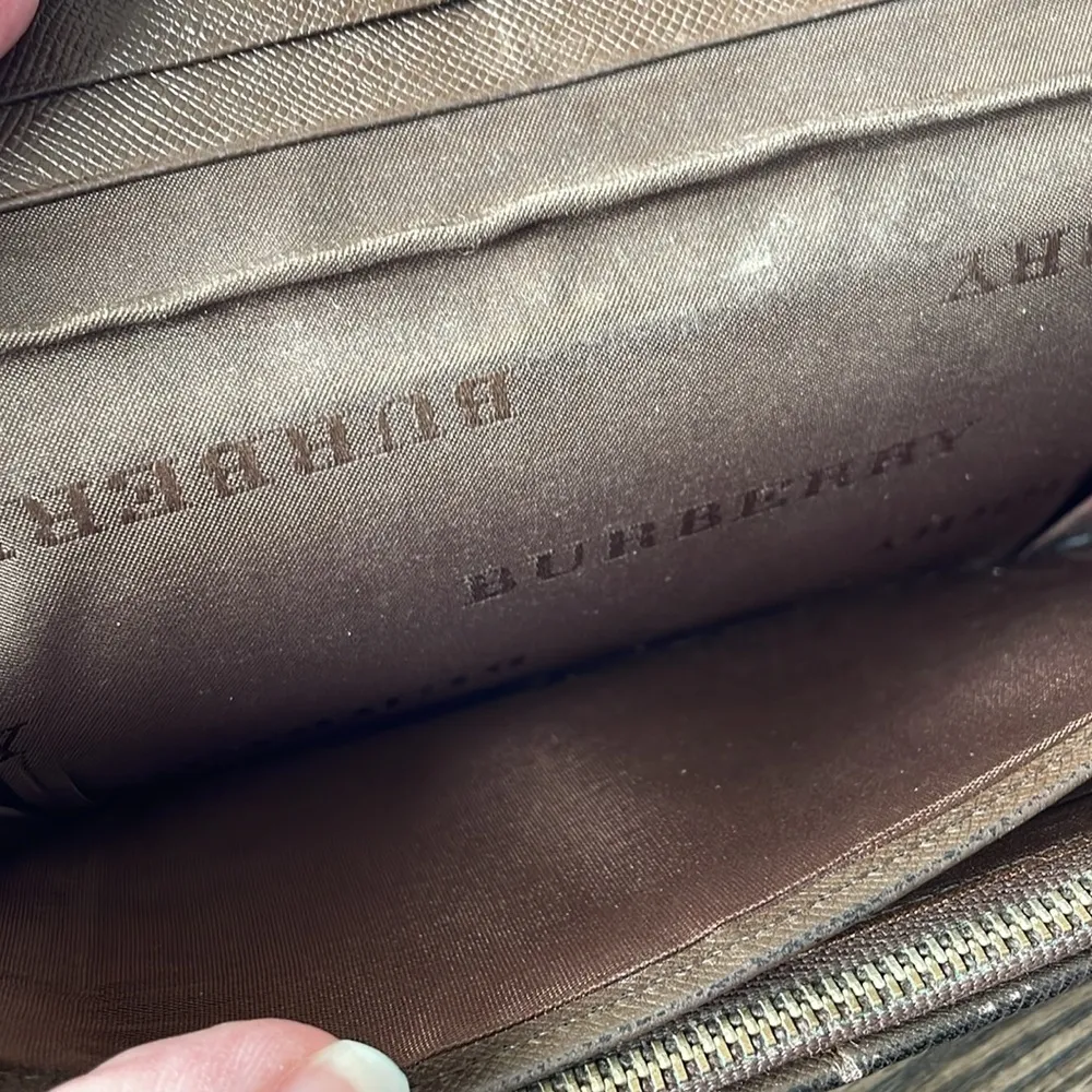 Burberry House Check Continental Wallet - Image 9