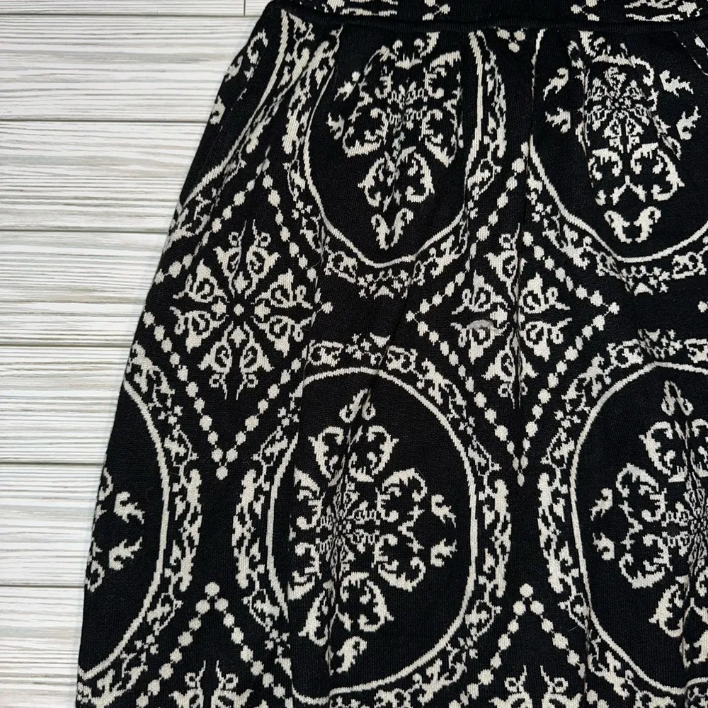 Gorgeous Thick Knit Black & White Geometric Dress Size XS - Image 3