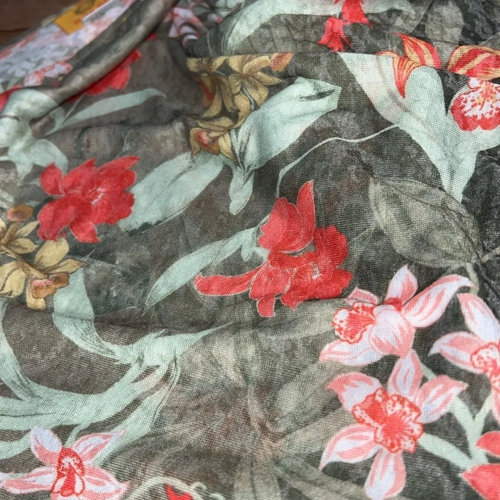 Ruby Rd. Size 1X must haves II embellished floral top thin lightweight tropical Green - Image 10