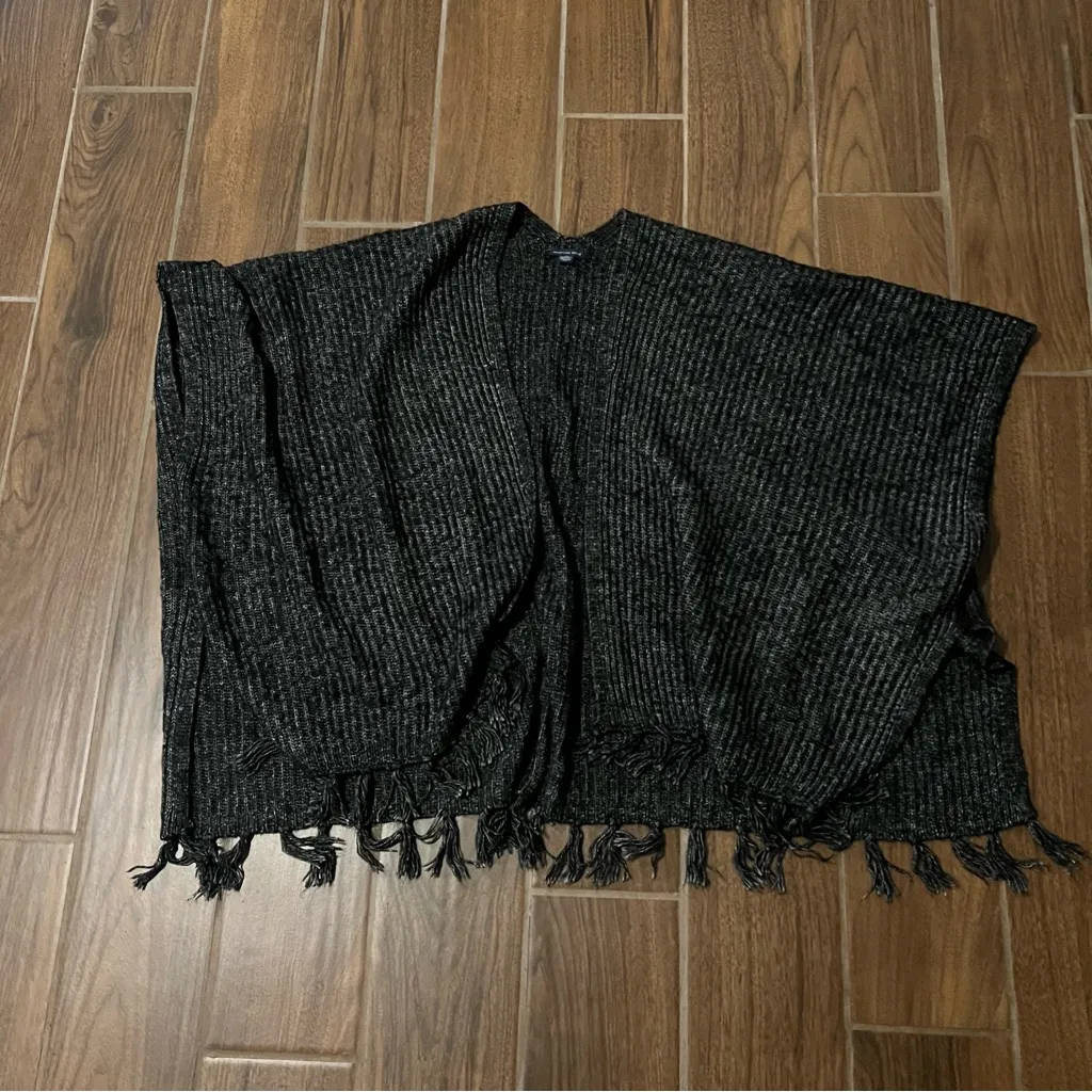 American Eagle Outfitters blanket shawl - Image 2