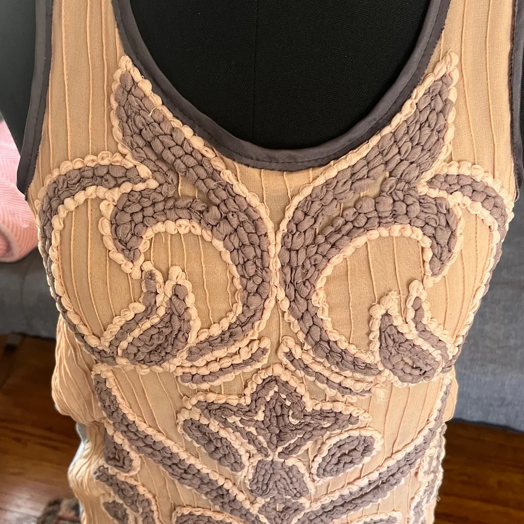 Anthropologie brand Dolan Embroidered Tan and Purple Tank Top size XS - Image 2