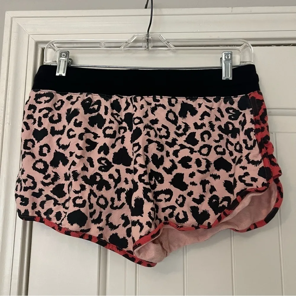 Beach Riot Ava Sweatshirt Rae Shorts Set Love Leopard - Image 9