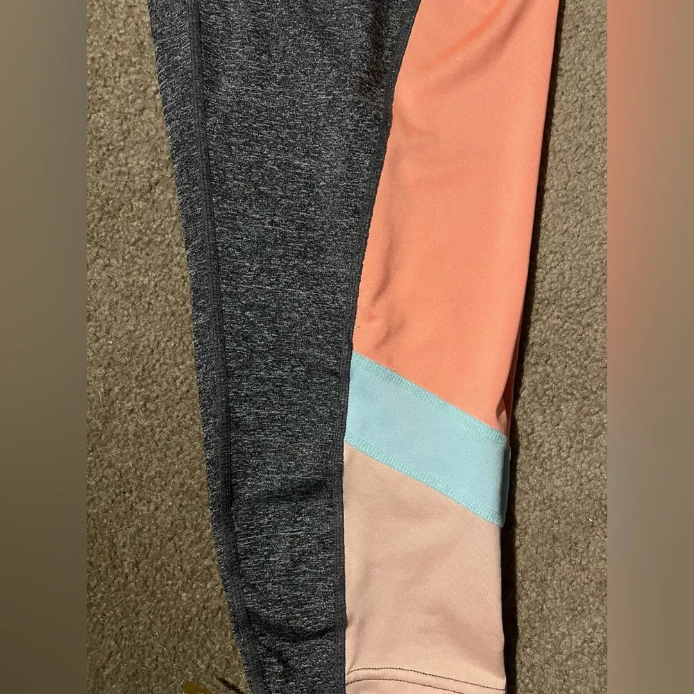 Women's Pro Player Capri Leggings/Yoga
Multicolor Gray, Peach, Blue Like New - Image 3