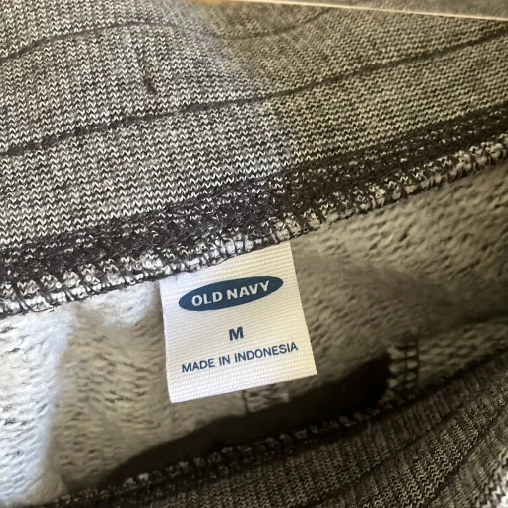 Old Navy FINAL MARKDOWN  joggers medium - Image 4