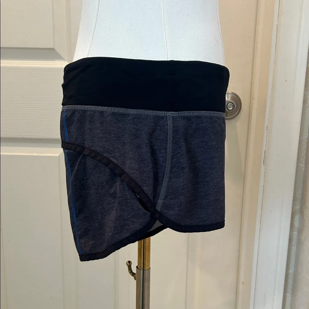 Women's Lululemon Speed Up Low Rise Lined Sorts in Black and Gray Size 6 - Image 4