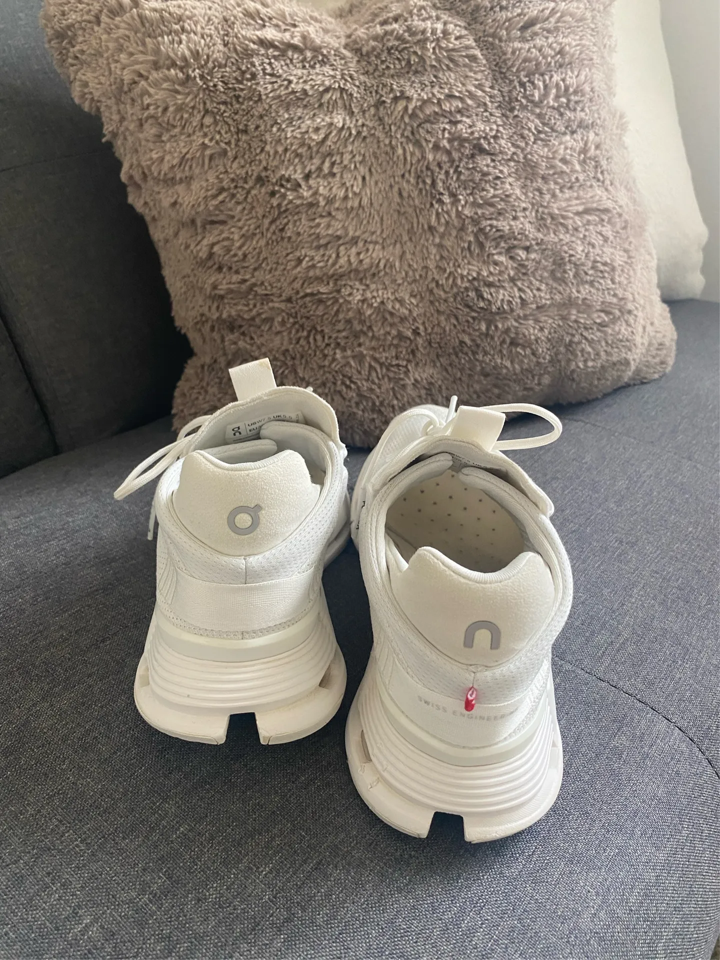 On Cloudnova Running Sneakers size 7.5 - Image 5