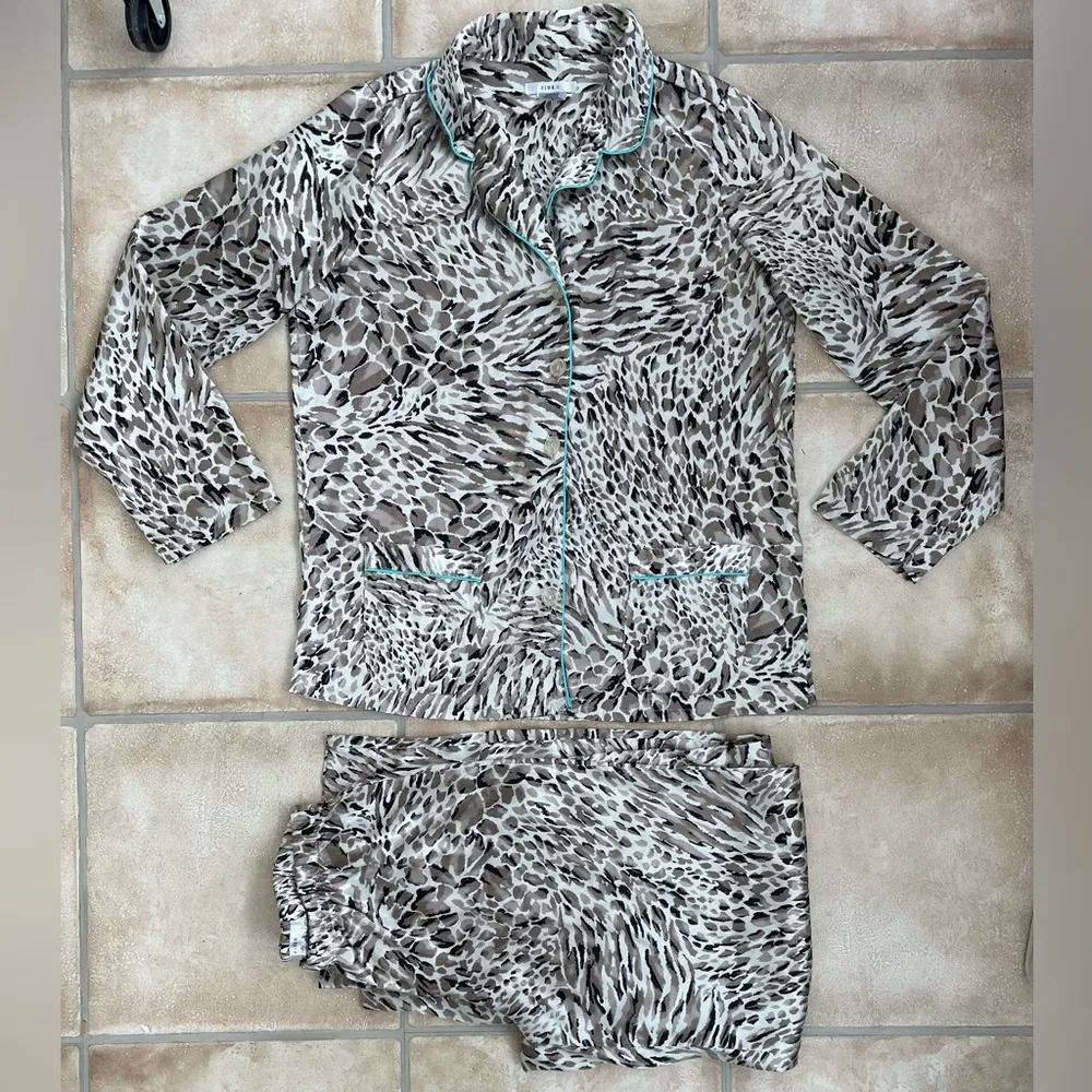 Pink Pajamas Brown/Tan Leopard Soft Buttery Smooth Casual Sateen Button Up; M - Image 2