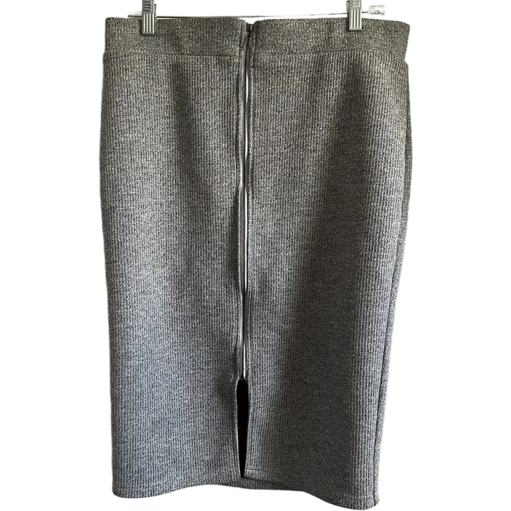 Torrid Grey Ribbed Front Slit Pencil Skirt Size 0X Large Business Casual Bodycon - Image 3