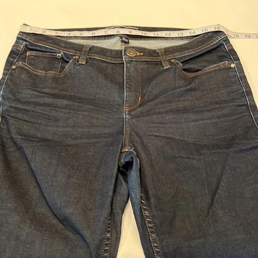 Tommy Bahama Crop Mid Rise Size 12 - Image 4