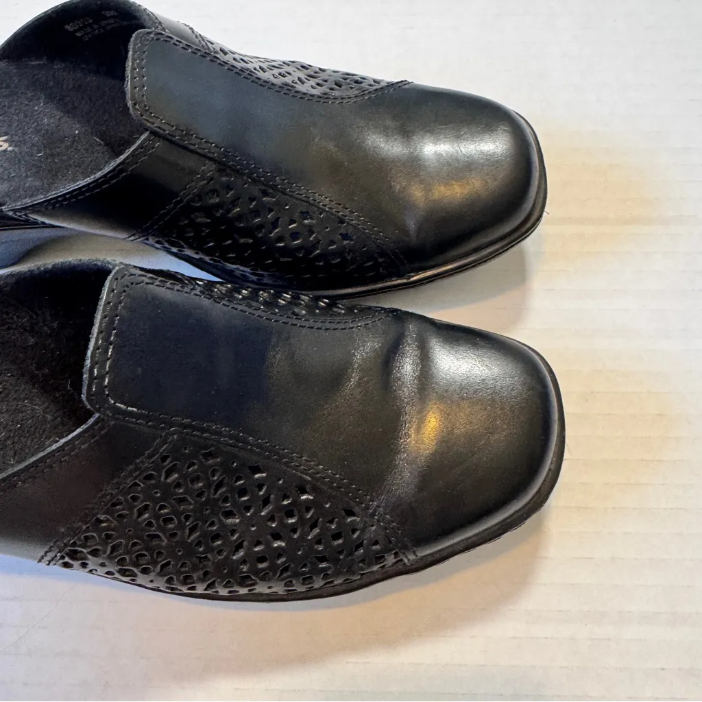 Clarks Black Leather Laser Cut Mule Comfort Shoes Womens 9 Clog Slip On Fall - Image 8