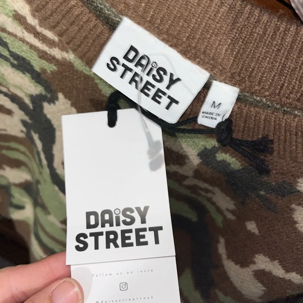 NWT! Urban Outfitters Daisy Street Camo Crew Neck Sweater M= 22” - Image 3