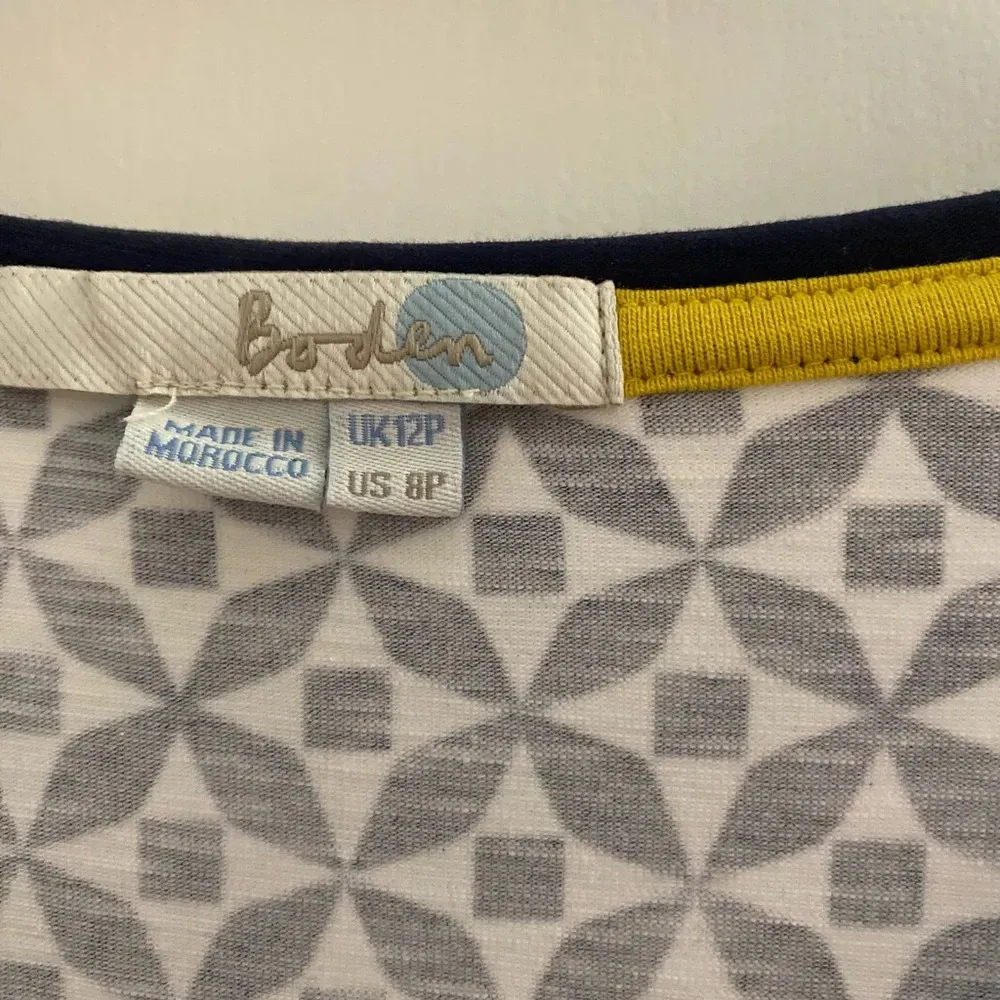 Boden Elisa empire dress in 8P, never worn in blue and white pinwheel pattern - Image 4