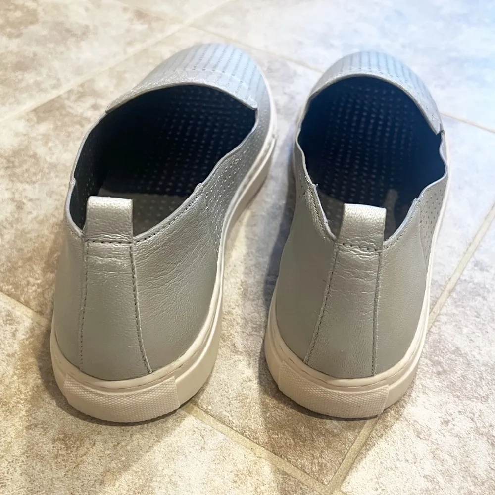 🆕 Hush Puppies Manda perforated leather slip on sneakers flats silver si… - Image 4