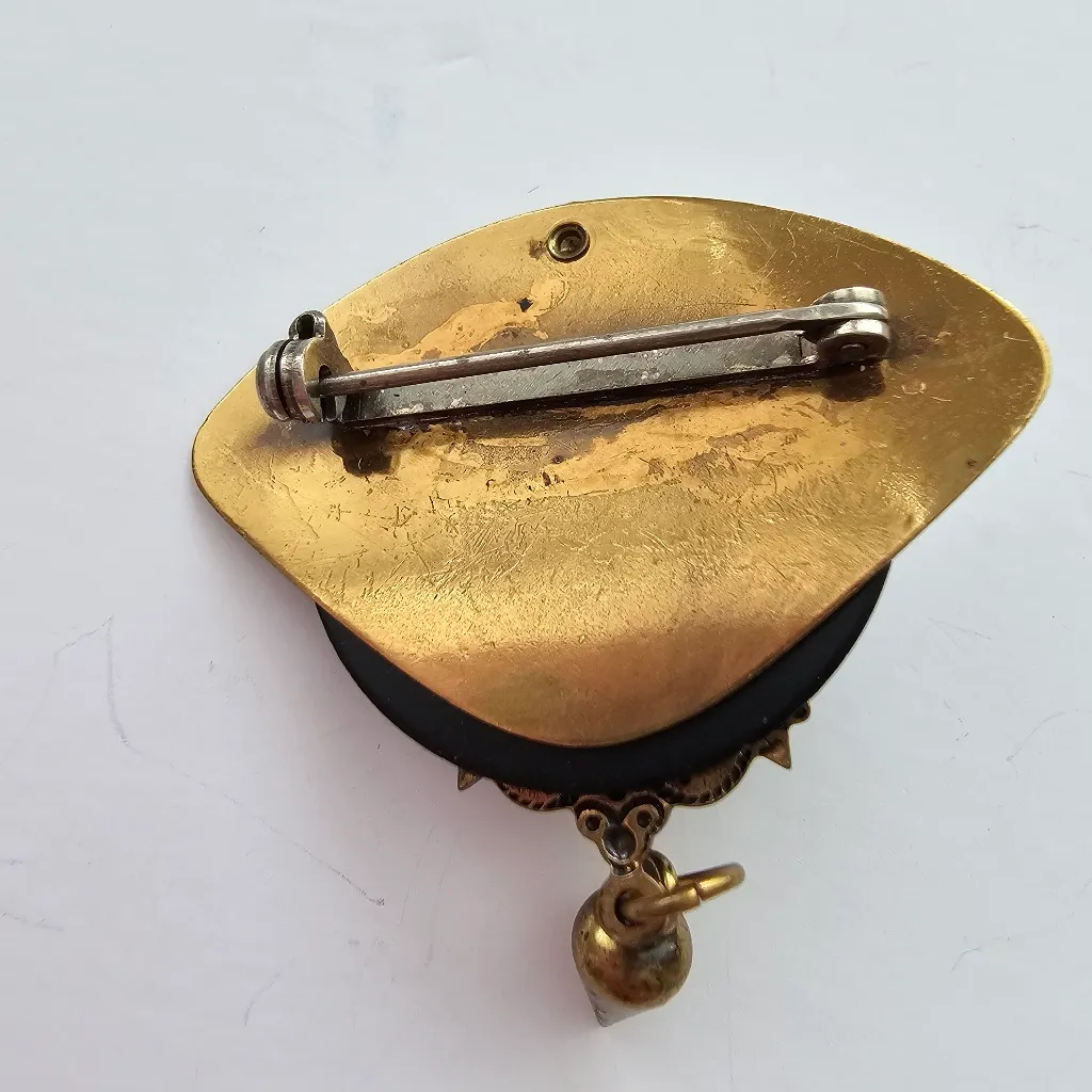 Art Nouveau Brass Brooch with Glitter Blackstone Cabochon & Drop Black - Image 3