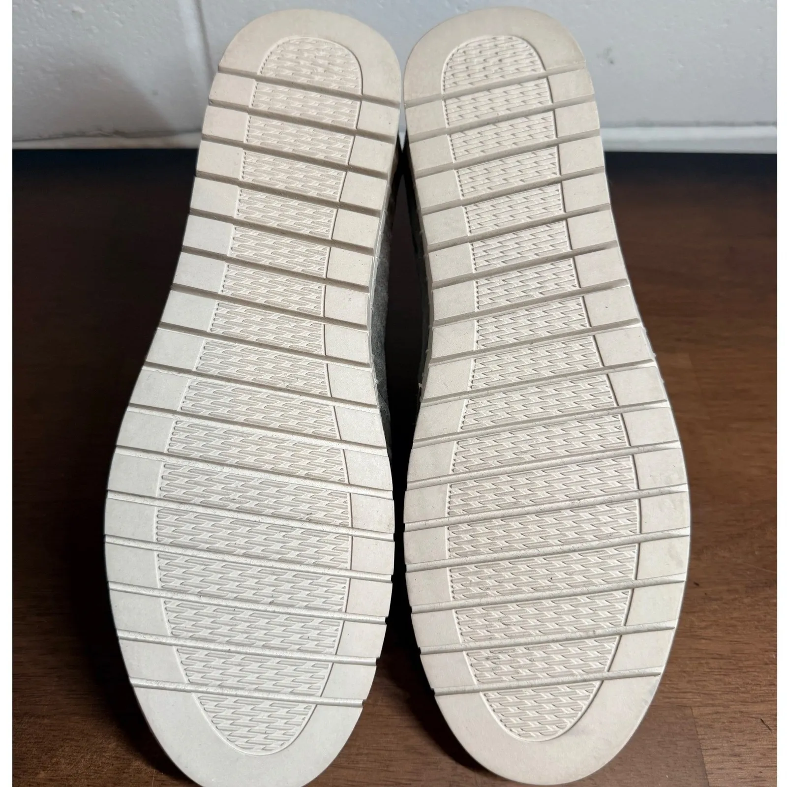 Bella Vita Women Gray Perforated Suede Slip On Sneakers Comfort Casual Size 8.5 - Image 6