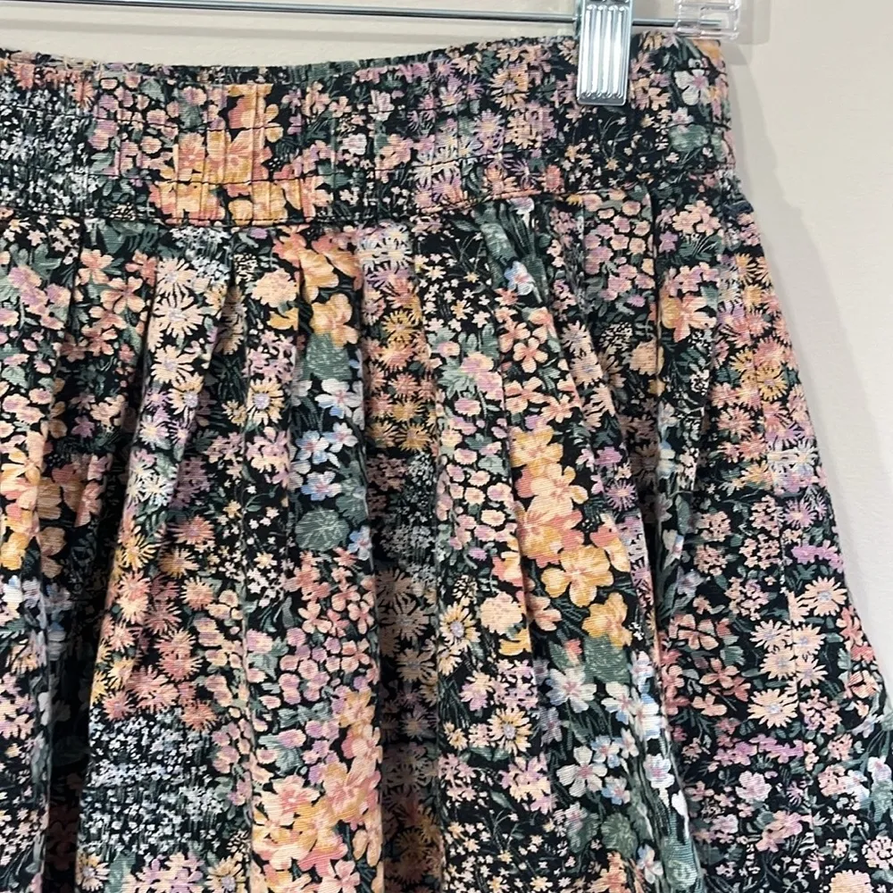 American Eagle Women’s Flare Floral Mini Skirt Size Medium - Image 3