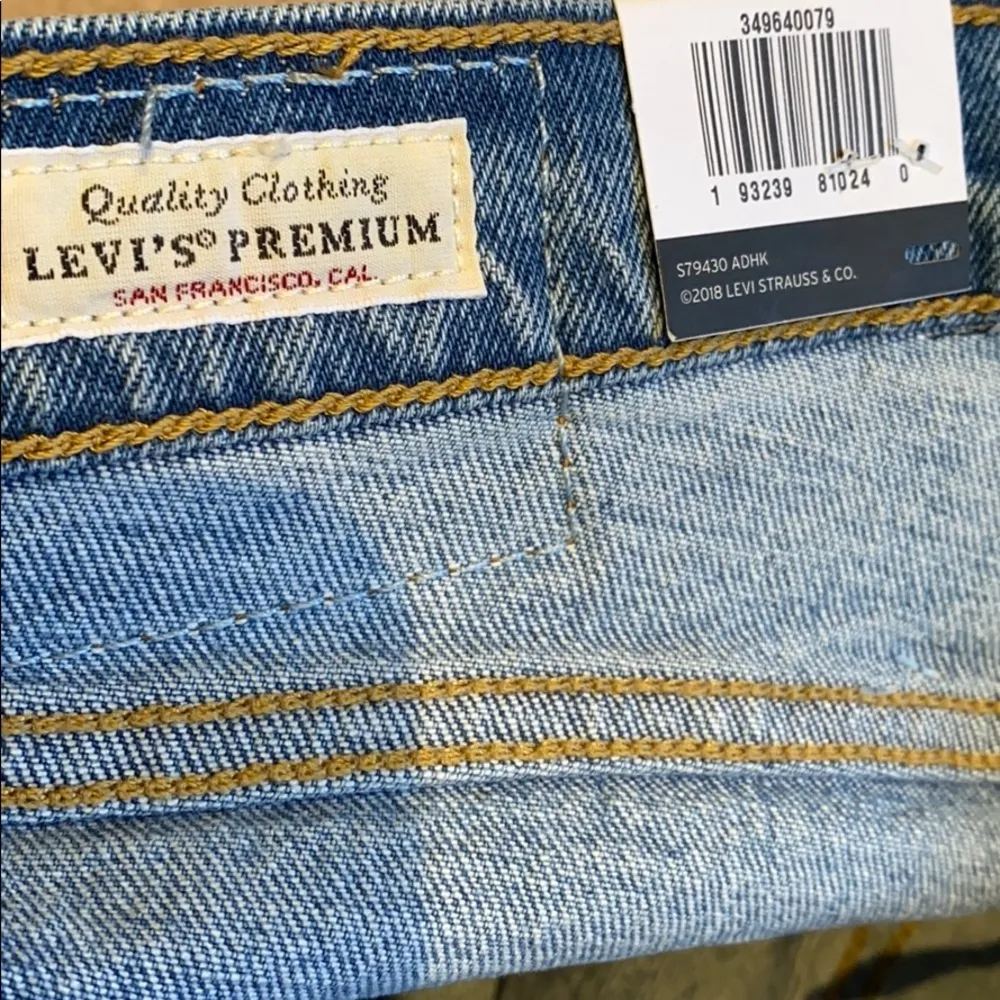 Levi’s Wedgie straight blue jeans distressed cropped - Image 7