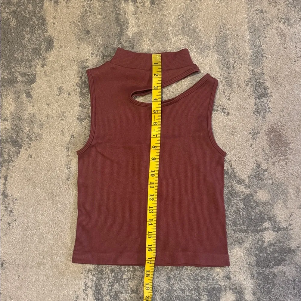 Dynamic Cutout  Crop Top - Image 5