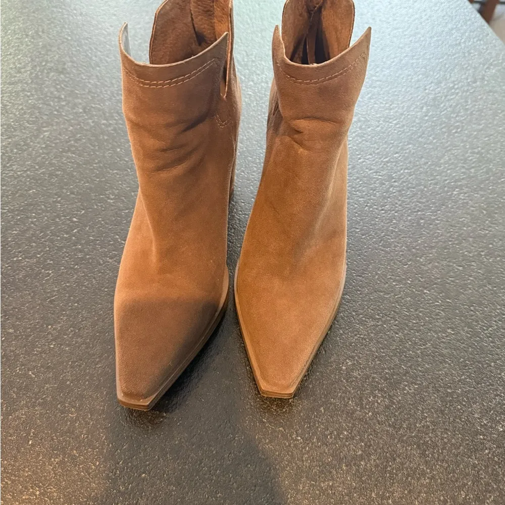 Vince Camuto Welland bootie! Women’s size 8. Brand new. Worn once! - Image 7