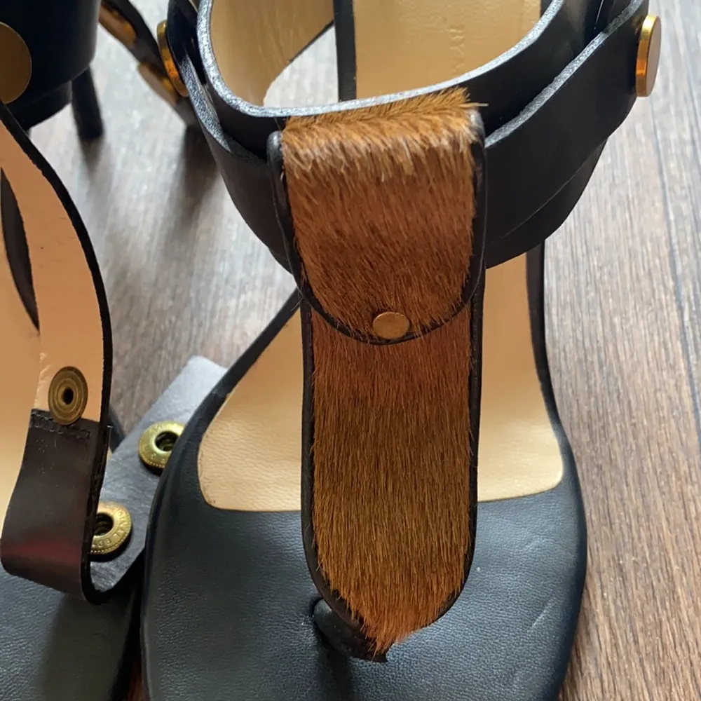 FAUX FUR HEELS Size 8.5 - Image 2