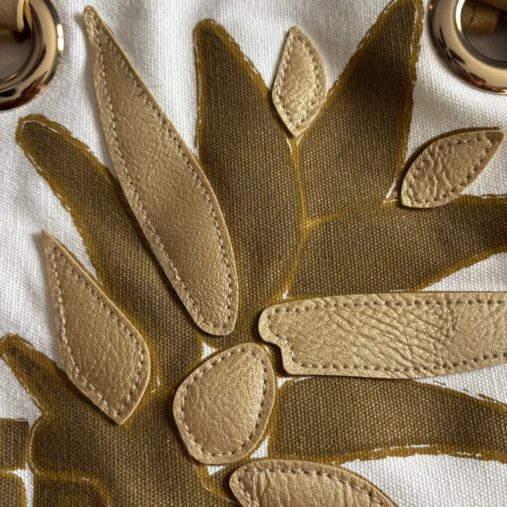 SIGNATURE DESIGN BRAND..GOLD PINEAPPLE FAUX LEATHER DESIGN TOTE BAG Tan - Image 3