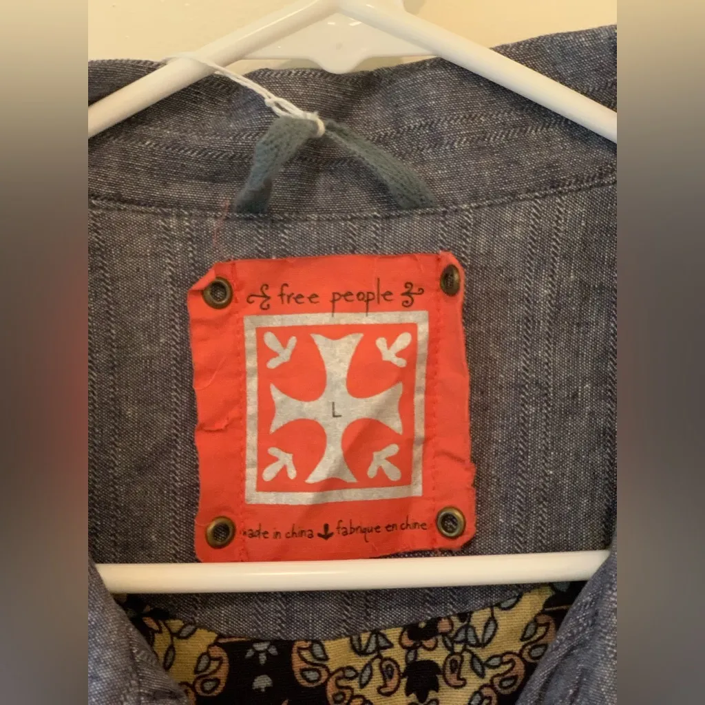 Free People Blue Denim Balloon Style Jacket.   Size-Large - Image 4