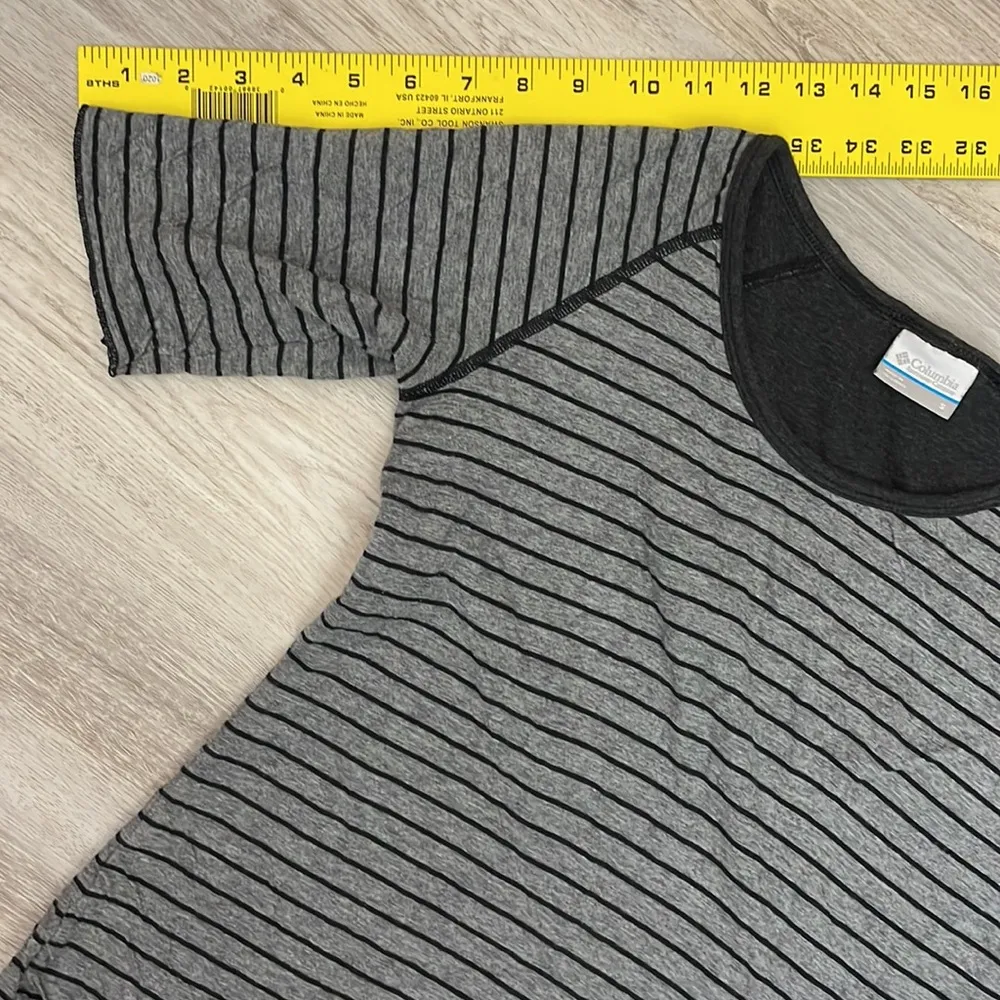 Gray with Black Stripes Short Sleeve Scoop Neck T-Shirt Size Small - Image 10