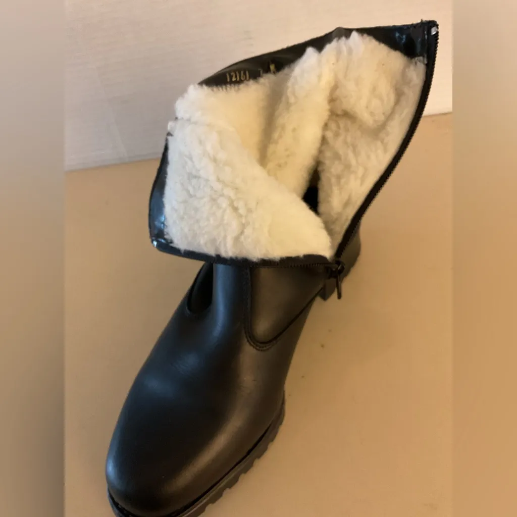 Women black leather faux fur unbranded Chelsea made in Canada boot size 7 - Image 2