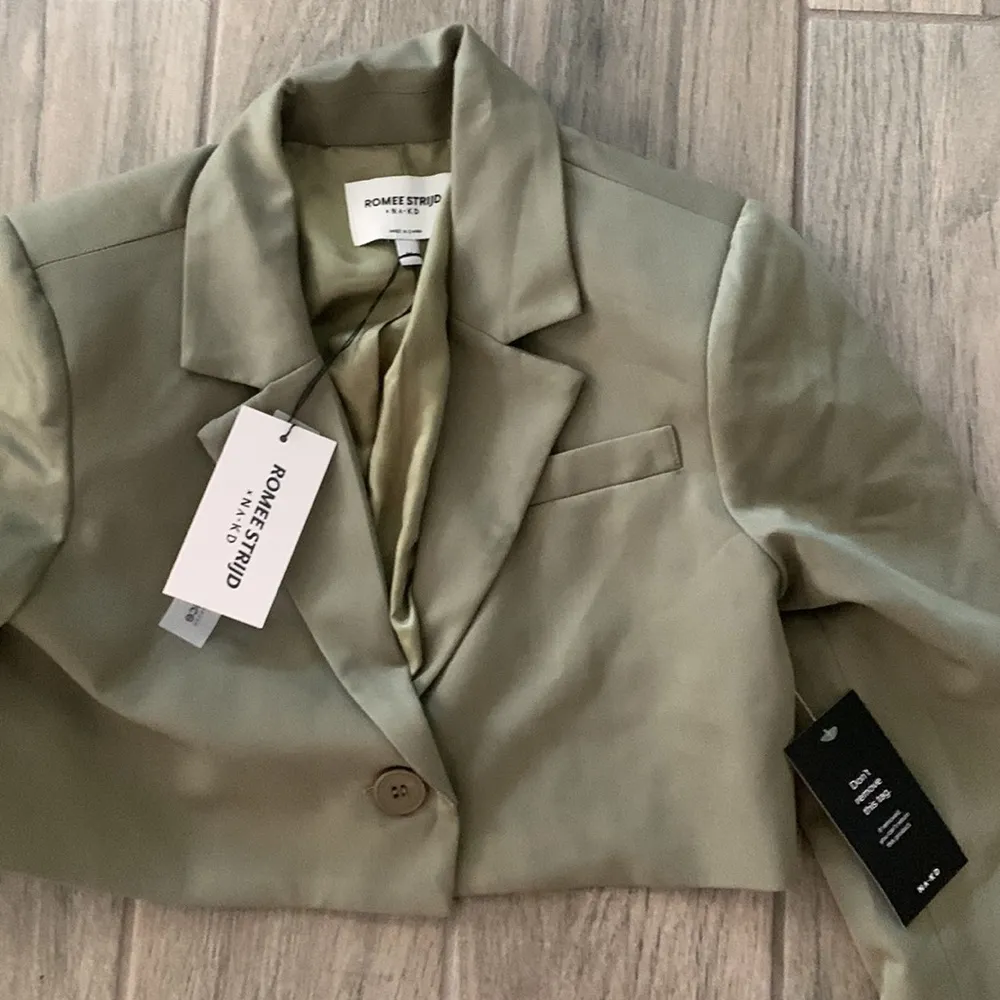 Romee Strijd cropped boxy blazer Size undefined - Image 3