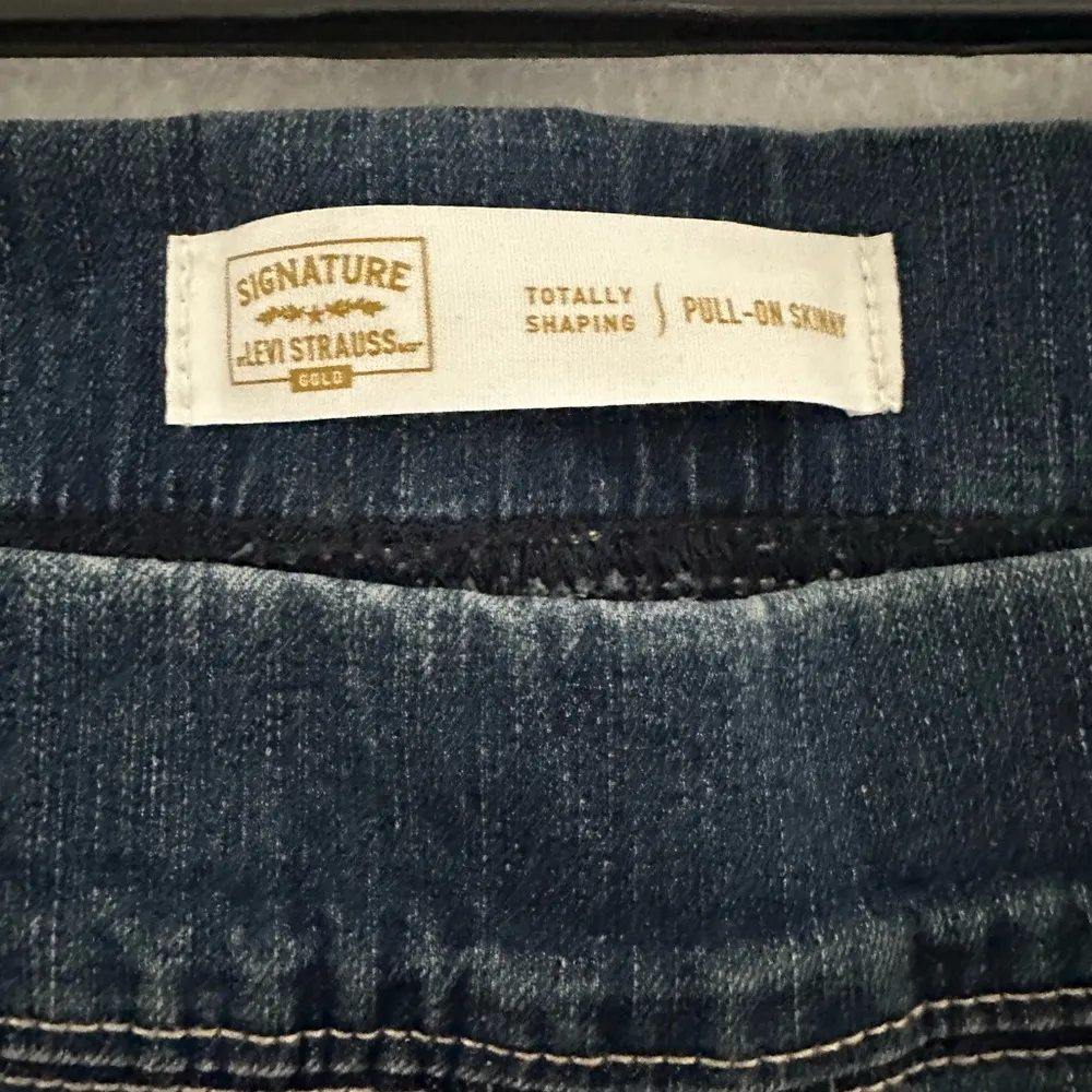 NWT Signature by Levi Strauss Women’s Pull On Skinny Jeans Contouring Size 28 Blue - Image 5