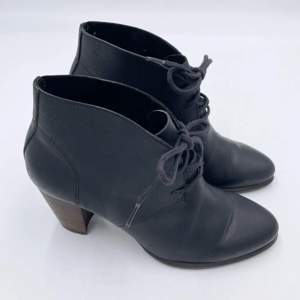 UGG Mackie Lace Up Ankle Boot Size 8.5 Block Heel Vintage Style Black Leather - Image 2