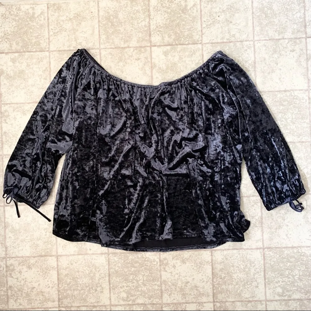American Eagle Navy Blue Velvet Off Shoulder Top Size XXL - Image 4