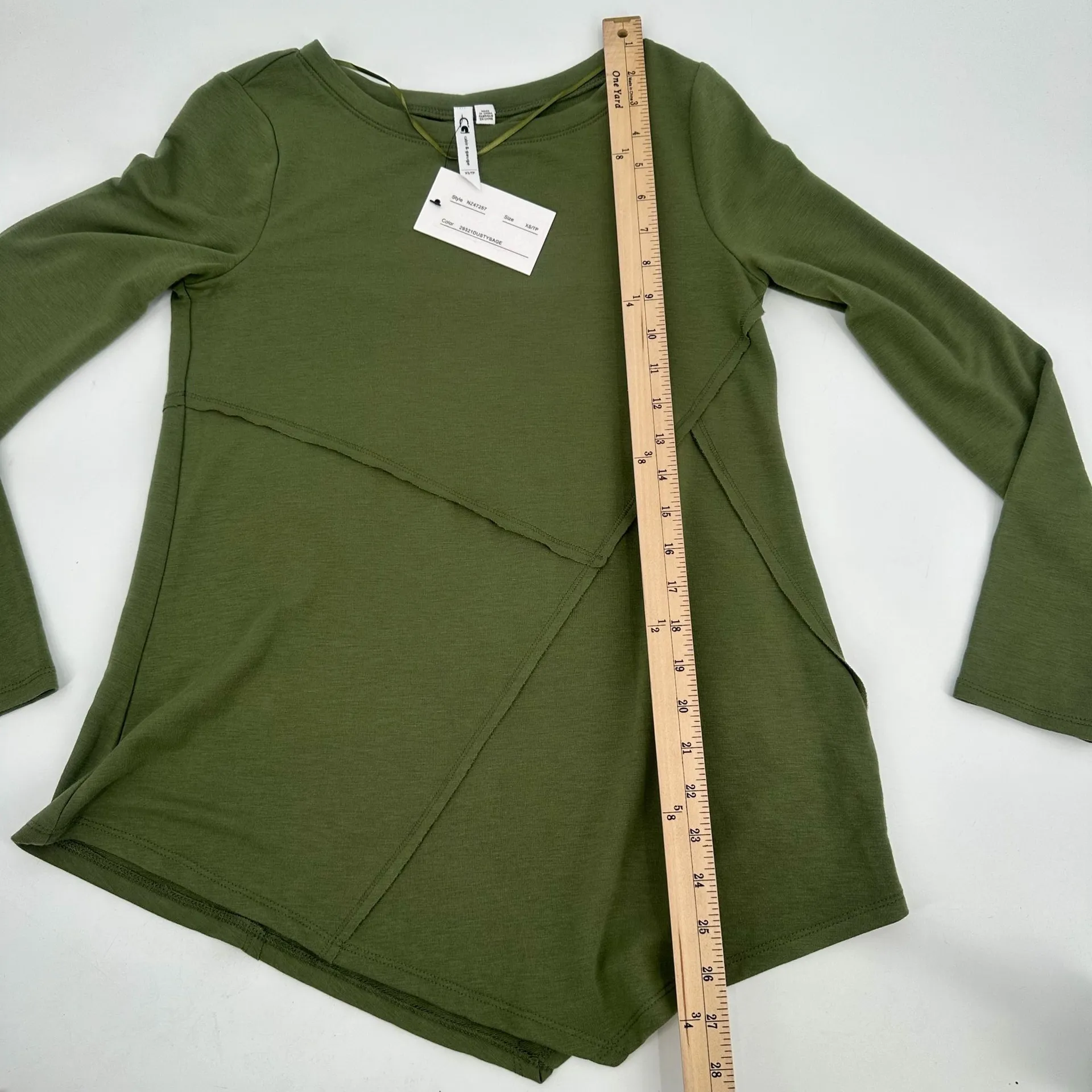 Cable & Gauge Top Womens XS Green Asymmetrical Long Sleeve Tee Accent Seams NWT  - Image 8