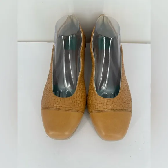 Tan Textured Women's Shoes Size 10 - Image 2
