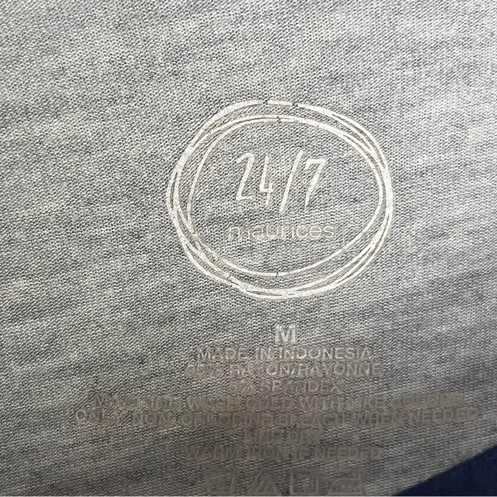 Maurices 24/7 Floral Flowers Loose Fit Tunic Shirt Grey Medium - Image 6