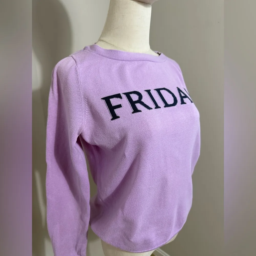 Gap lilac cotton crewneck sweater in size small “Friday” - Image 8
