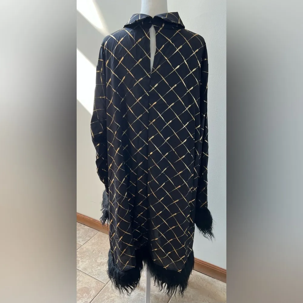 SheIn  Curve | ladies plus size faux fur dress. Size: 4XL - Image 3