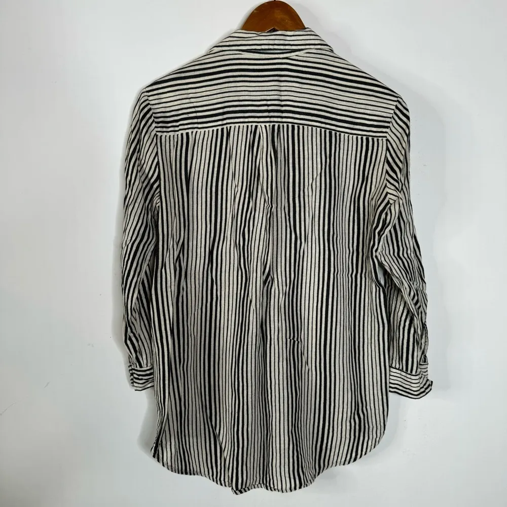 Miss Love Linen Blend Striped Button Down Top Size Small - Image 2