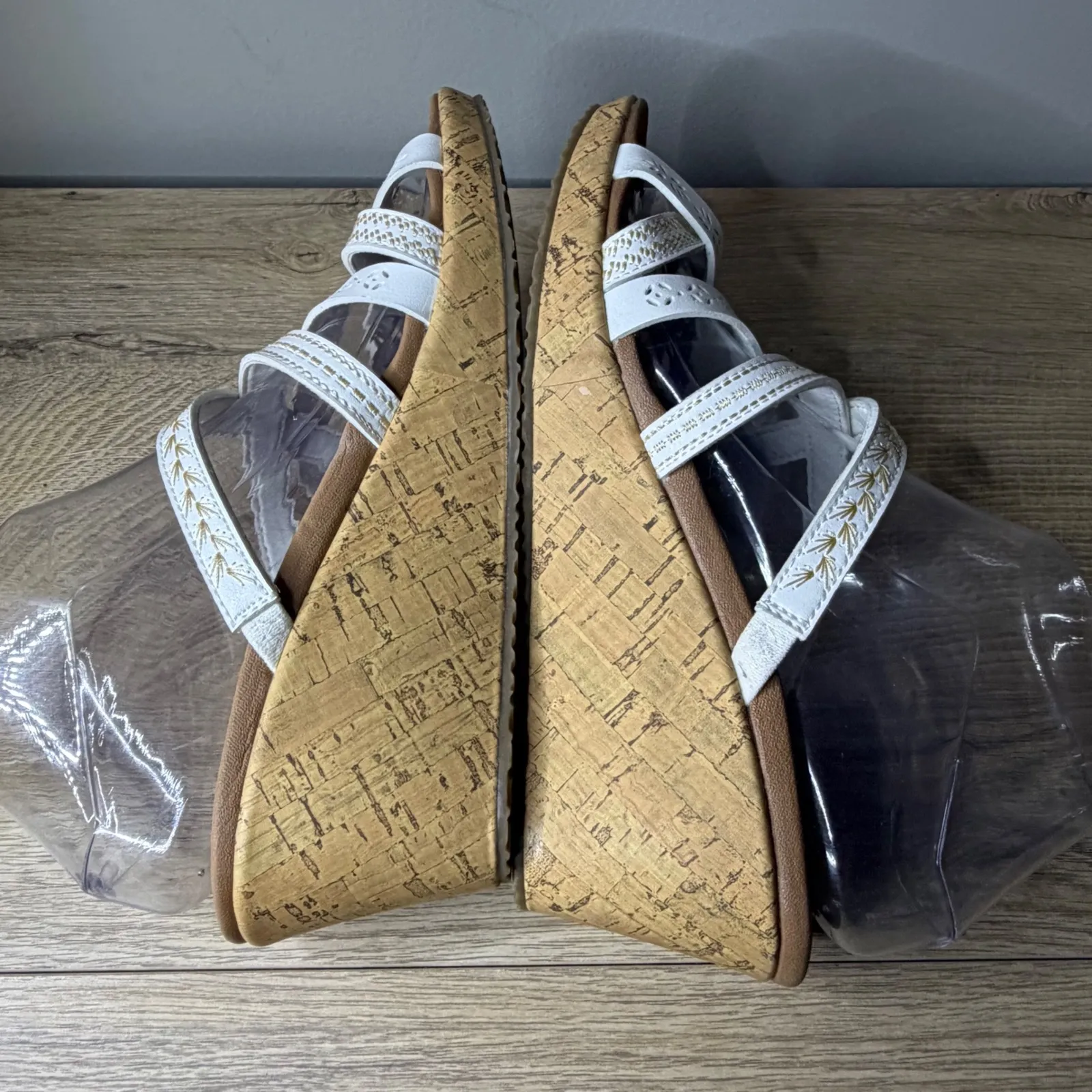 Skechers Cali Luxe Foam White Strappy Cork Wedge Sandals Boho Cut Outs Shoes 9 - Image 6